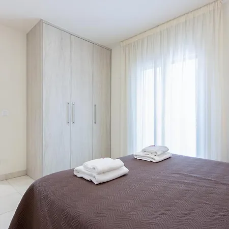 Apart-rent Francesc Macia 1º 2001 Apartment *