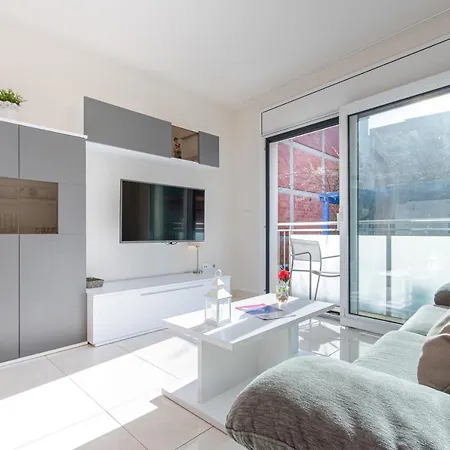 Apart-rent Francesc Macia 1º 2001 Apartment *